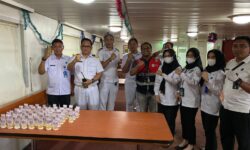 BNNK Nunukan Tes Urine Nakhoda dan ABK Penumpang di Pelabuhan Tunon Taka