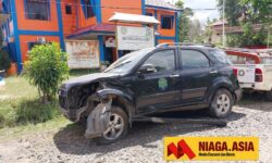 Mobil Dinas BPBD Nunukan Tabrak Trotoar