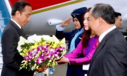 Dari Manila, Presiden Jokowi Tiba di Hanoi