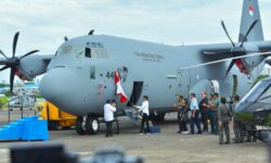 Kemenhan Serahkan Super Hercules ke TNI AU