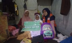 Kisah Daniah Murid SD Penerima Bantuan Pendidikan Rumah Zakat: Seragamnya Cocok Kak
