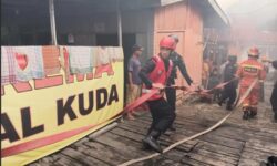 Kebakaran di Balikpapan Hanguskan 5 Rumah, Satu Orang Luka Bakar