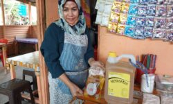 Minyakita Langka, Warga Nunukan Kembali Gunakan Minyak Goreng Malaysia
