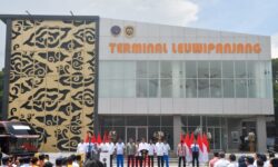 Dua Terminal di Jabar Diresmikan, Jokowi Ajak Masyarakat Kembali Pakai Transportasi Umum