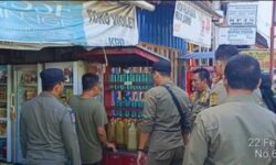 Satpol PP Samarinda Mau Bersihkan Trotoar dari Pertamini-Pengecer BBM Botolan