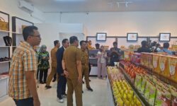 Rahmad Mas’ud Resmikan Gerai UKM Center di Bandara SAMS Sepinggan Balikpapan