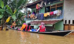 Banjir di Kabupaten Melawi, Kalimantan Barat Belum Surut