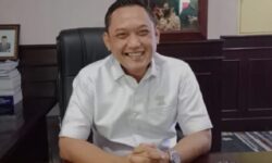 Seno Aji Resmi Masuk Kantor Hari Senin