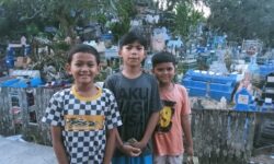 Kisah Bocah Pengatur Parkir Pemakaman di Samarinda, Kais Rezeki Demi Keperluan Sekolah