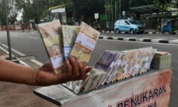 Pemkot Bakal Tertibkan Penukaran Uang Lebaran di Atas Trotoar Jalanan Samarinda