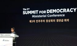 Di Seoul, Menlu Retno Bicara Semua Punya Tanggung Jawab Cegah Demokrasi Gagal
