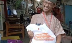 Ketika Bingkisan Lebaran Keluarga Bahagiakan Penyandang Disabilitas