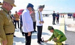 Prosesi Tepung Tawar Sambut Jokowi di Singkawang