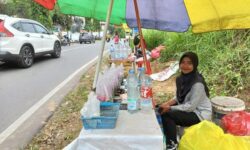Omset Penjual Bunga Tabur Capai Rp500 Ribu Menjelang Ramadhan