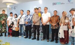 Pj Gubernur Kaltim Lepas Peserta Mudik Asyik Bareng BUMN, PLN UID Kaltimra dari Balikpapan