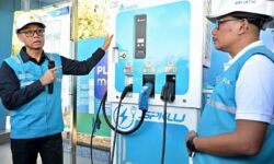 Dirut PLN Inspeksi 1.299 SPKLU Siaga Layani Pengguna Mobil Listrik di Jalur Mudik