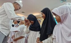 Ketika Kejari Samarinda Buka Puasa Bareng Anak Panti Asuhan: Terima Kasih Pak, Salim Pak