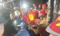Cerita Tim Damkar Samarinda Evakuasi Korban Tewas Gegara Pintu Teralis Terkunci di Dalam