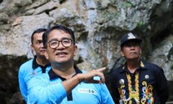 Lihat Pepohonan Endemik di Kutai Timur, Akmal Dorong Siswa Belajar Mencintai Alam