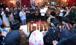 Jokowi Takziah ke Rumah Duka Almarhumah Mooryati Soedibyo