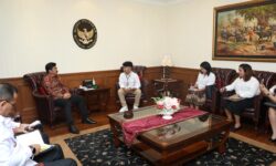 Menko Polhukam Bahas Percepatan Pembangunan Papua Bareng Staf Khusus Jokowi