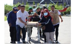 Operasi Udara untuk Warga Terdampak Banjir dan Tanah Longsor di Luwu