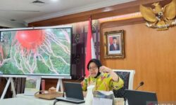 Mensos Pastikan Posko Pengungsi Jauh dari Jalur Lahar Dingin Marapi