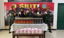 Satgas Pamtas Yonarhanud 8/MBC Amankan Miras dan Kosmetik Selundupan di Sebatik