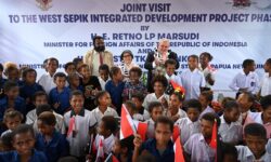 Menlu RI-PNG Kunjungi SD Wutung yang Direnovasi Pemerintah Indonesia