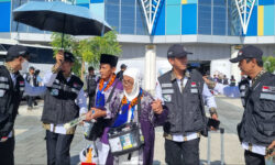 393 Jemaah Haji Indonesia Kloter Pertama Tiba di Tanah Suci