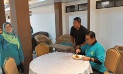 Akmal Ajak Penjual Nasi Kuning Khas Samarinda Kreasikan Lauk Mandai