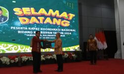 Jamuan Makan Malam dan 1.300 Anjat Khas Dayak Sambut Peserta Rakornas Kearsipan di Samarinda