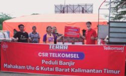 Peduli Banjir di Mahulu-Kutai Barat, Telkomsel Salurkan Bantuan Lewat BPBD Kutai Barat