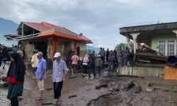 Penyebab Banjir Bandang Dahsyat: Hujan Menjebol Endapan Material Hasil Erupsi Gunung Marapi