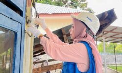  Anin Srikandi PLN Kutai Barat Sigap Bantu Pemulihan Kelistrikan Paska Banjir di Mahulu