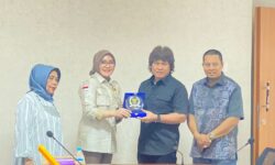 Anggota Bapemperda DPRD Samarinda dan Bontang Berbagi Pengalaman