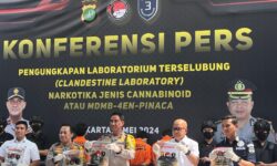 Polisi Ungkap Laboratorium Ganja Sintetis