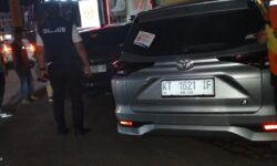 Operasi Penertiban Parkir Malam Hari, Dishub Samarinda Gembosi 10 Ban Mobil dan 5 Digembok 