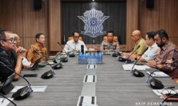 Menhub-Kakorlantas Evaluasi Bus Pariwisata