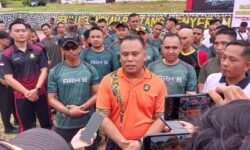 Berantas Judi Online, Kapolres Nunukan Periksa Handphone Personil