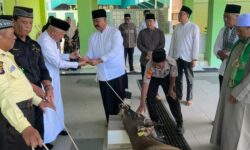Bantu Sapi Kurban, Bupati Edi Damansyah Pesan Indahnya Berbagi di Iduladha