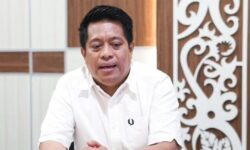 Murid-Siswa Baru di Balikpapan Berseragam Sekolah Gratis di Awal Tahun Ajaran Baru