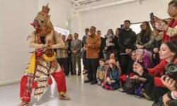 KBRI Buenos Aires Perkenalkan Wayang dan Topeng Indonesia di Argentina