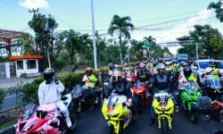 Jelang MotoGP Mandalika, Dua Pebalap Pertamina Enduro VR46 Parade di Bali