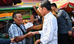 Cerita Warga Lampung Dua Kali Mimpi Akhirnya Salaman dengan Jokowi