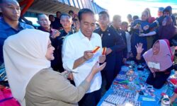 Bahagianya Pedagang Pasar Cekkeng di Bulukumba Ditemui Jokowi dan Ibu Negara