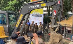 Ditolak Pedagang, Ekskavator Tetap Robohkan PKL di Pasar Pandasari Balikpapan
