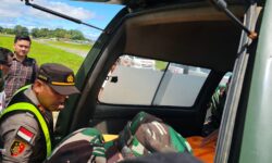 TNI – Polri Berhasil Evakuasi Jenazah Pilot Glen yang Dibunuh KKB Papua Tengah