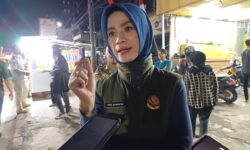 PKL di Samarinda Dilarang Berjualan di Trotoar per 17 Agustus, Nekat Diangkut Paksa