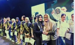 Asmin Laura Luncurkan Autobiografi ke II di Ulang Tahun ke-39